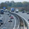 Die Autobahn 7 wird zwischen der Anschlussstelle Vöhringen und dem Hittistetter Dreieck grundlegend saniert. Insgesamt dauern die Arbeiten bis Ende Juli.