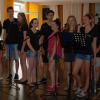 Etwa 100 Schüler aus Wettenhausen machen beim diesjährigen Musical Rockesque mit. Dafür haben sie sogar Gesangsunterricht bekommen. In den Musicalband spielen auch Lehrer mit und unterstützen ihre Schüler bei den Proben. 
