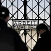 In der Sendung "Aktenzeichen XY ungelöst" wurde der Diebstahl der KZ-Tür in Dachau nachgestellt - doch es gibt immer noch keine Spur. Nun soll das Tor ersetzt werden.