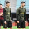 Mesut Özil und Sead Kolasinac im Jersey des FC Arsenal London.