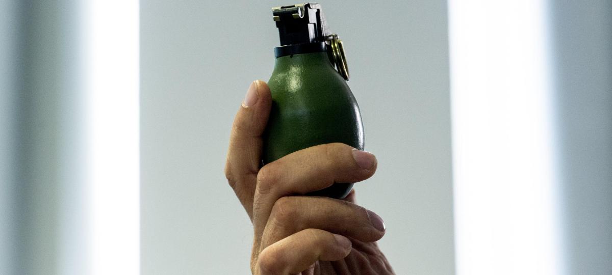 Frau findet bei Wohnungsauflösung Handgranate und Pistole eines toten Mieters