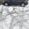 Auf dem Festplatz in Donauwört lässt mancher sein Auto driften, wenn Schnee liegt. 
