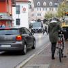 Mit dem Fahrrad in Mering zu fahren, ist für viele Menschen nicht so einfach. Vor allem der gemeinsame Verkehr von Autos und Fahrrädern ist problematisch.