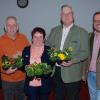 Karl Schenk (links) und Bürgermeister Hans Biechele (Zweiter von rechts) ehrten langjährige Vereins- und Vorstandsmitglieder des Gartenbauvereins Mickhausen-Münster: (von links) Manfred Stahnke, Margot Weber, Anton Müller und Norbert Demmel.