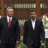 Raul Castro (l) empfängt Mahmud Ahmadinedschad in Havanna. Foto: Alejandro Ernesto dpa