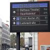 Aktivisten des Klimacamps fordern eine Umprogrammierung des Verkehrsleitsystems. 