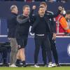 Augsburgs Trainer Enrico Maassen jubelt nach dem Abpfiff des Spiels gegen Schalke 04.