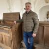 Nur wenige wissen, dass es in der Burgkapelle eine schwabenweit einzigartige Orgel gibt: eine Tragorgel in Truhenform. Kreisheimatpfleger Markus Fischer zeigt ihr "Innenleben".