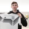 Der 17-jährige Abiturient Dylan 
Neuhausen aus Türkheim im Unterallgäu spielt als E-Sportler für die 
Nationalmannschaft.