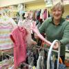 Angelika Christl leitet das SOS-Familienzentrum im Hochfeld, in dem es auch einen Laden für Second-hand-Kinderkleidung gibt.