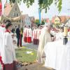 Eine Fronleichnamsprozession in Nördlingen. In den katholischen Gebieten Deutschlands ist Fronleichnam ein bedeutender Feiertag.