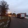 Am Ortsausgang Stotzard in Richtung Arnhofen kam am Samstag ein Traktorgespann, beladen mit Christbäumen, von der Fahrbahn ab und stürzte die Böschung hinab.