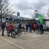 Second-Hand Fahrräder und Zubehör konnten Interessierte am Samstag auf dem Gelände der Meringer Grundschule erwerben. 