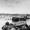 Angriff vom Wasser aus: historische Aufnahme von der Invasion der alliierten Truppen am Utah Beach in der Normandie.