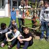 Mittelschule Merching: Statt zu demonstrieren, packen die Schüler der 6a an - und pflanzen einen Baum fürs Klima. 	