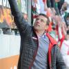 Dank an die Fans. Markus Weinzierl, der Trainer des FC Augsburg, steht in der Gunst der Anhänger weit oben. 
