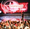 Kandidatinnen warten am 14.06.2010 zu Beginn des Castings für "Popstars" im Capitol in Offenbach vor der Bühne. Deutschlands älteste Castingshow kommt nun ins Fernsehen zurück.