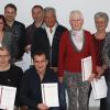 Beim TSV Herbertshofen wurden zahlreiche Mitglieder für ihre Treue zum Verein geehrt. Dazu gratulierten Bürgermeister Michael Higl (Dritter von links) und TSV-Vorsitzende Petra Pohl (rechts). 	

