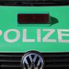Die Polizei fahndet nach einem Autofahrer, der eine 80-Jährige in Aindling angefahren hat und verletzt liegen ließ.