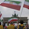 Exil-Iraner demonstrieren vor dem Brandenburger Tor in Berlin gegen das Regime in Teheran. Die deutsch-iranische Beziehung ist fragil. 