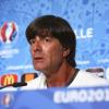 Joachim Löw verkündet auf der Pressekonferenz am Vorabend des Halbfinales: «Bastian Schweinsteiger wird auf jeden Fall beginnen.»