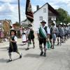 Groß und Klein marschierte tapfer beim Festumzug zum 100. Jubiläum des Pöttmeser Heimat- und Volkstrachtenvereins mit.