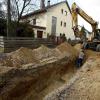 Der Bonstetter Ginsterweg ist nach dem Wasserrohrbruch wegen Erdarbeiten unbefahrbar.