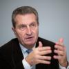 Der frühere EU-Kommissar Günther Oettinger warnt die EU-Kommission davor, die Lufthansa durch überzogene Auflagen erheblich zu schwächen. 