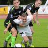 Die TSV’ler Mirko Puscher (links) und Jakob Mayer beim letzten Bayernligaspiel der Nördlinger am 3. Oktober 2020 beim TSV Schwaben Augsburg (im weißen Trikot Marco Greisl).  	