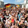 Public Viewing auf dem Augsburger Rathausplatz.