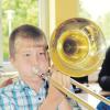 Dicke Backen: Viel Puste mussten die Kinder der Grundschule Westheim mitbringen, wenn sie bei einer gemeinsamen Aktion von Stadtkapelle und Musikschule Blasinstrumente ausprobieren wollten. 