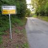 Die Ortsverbindungsstraße von Neuburg nach Wattenweiler wird im Laufe des ersten Halbjahres 2023 saniert. Erhebliche Schäden sind bereits am Ortsausgang Neuburg festzustellen.