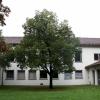 Bis in drei bis sechs Monaten eine geplante Asylunterkunft im Gewerbegebiet zur Verfügung steht, sollen kurzfristig 50 bis 60 Flüchtlinge im alten Schulgebäude auf dem Kirchberg in Obermeitingen aufgenommen werden. 