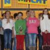 Aus vollem Herzen sangen Kinder der 6. Klassen das Lied vom „Lesemillionär“. Beim Regionalentscheid im 60. Vorlesewettbewerb an der Albert-Schweitzer-Mittelschule in Ettringen fesselten die teilnehmenden Schülerinnen und Schüler ihre Zuhörer mit spannend und lebendig vorgelesenen geschichten.