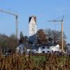 Im Baugebiet Von-Freyberg-Straße im Burgauer Stadtteil Unterknöringen entstehen neue Häuser. In Limbach ist ein weiteres in Planung. Ansonsten tut sich die Stadt derzeit schwer, Flächen für weitere Baugebiete zu bekommen. 	