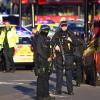 Polizei am Tatort eines Vorfalls auf der London Bridge im Zentrum Londons.