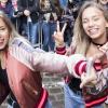 Die Social-Media-Stars Lena (l) und Lisa in Hamburg bei ihrem ersten eigenen Fantreffen. Auf Instagram haben sie mehr als 12 Millionen Abonnenten. 