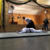 Die Abteilung Aikido aus Lützelburg zeigte beim Neujahrsempfang in Gablingen, wie der Selbstverteidigungssport ablaufen kann. Thomas Burkner wird von Teamkollegin Haase entwaffnet und auf den Boden geworfen.