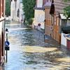 Häuser in der Talstraße in Halle an der Saale im Hochwasser. In Ostdeutschland ist die Lage weiter dramatisch.