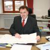 So kennen ihn viele, den ehemaligen Inchenhofener  Bürgermeister Karl Metzger. Das Bild wurde vor der Kommunalwahlen 2008 aufgenommen. 