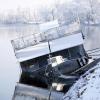 Zu einem Einsatz an der eiskalten Donau wurde am Montag die Feuerwehr gerufen. Das Ausflugsschiff MS Donau war am Neu-Ulmer Ufer wegen des niedrigen Wasserstands halb gesunken. 