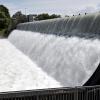 Die Lechstaustufe 10 bei Epfach. Die Wasserkraftwerke betreibt das Unternehmen Uniper.