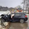 Auf der Staatsstraße zwischen Pöttmes und Wagesenberg kam dieses Auto am Samstagmorgen auf die Gegenfahrbahn und prallte dort in einen Transporter.