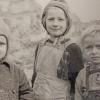 Aus der Sammlung von Michael-Andreas Wahle stammen die meisten Schwarz-Weiß Fotos, die zurzeit im Aichacher Stadtmuseum gezeigt werden. Zu sehen sind viele Szenen mit Kindern in der Zeit zwischen 1945 bis 1955 vor allem im städtischen Umfeld. 