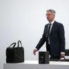 Rupert Stadler hält seinen Posten überraschend fest. Während viele Top-Manager gehen mussten, bleibt der Audi-Chef weiter im Amt. Das liegt  an dem System VW, sagt Stefan Stahl.