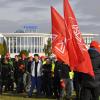 Zwischen 1000 und 1200 Arbeitnehmerinnen und Arbeitnehmer streikten am Mittwoch auf dem Werksgelände des Wohnwagenherstellers Fendt-Caravan im Industriegebiet an der B2 zwischen Mertingen und Bäumenheim.