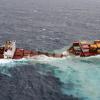 Das vor drei Monaten vor Neuseeland verunglückte Containerschiff "Rena" ist bei einem schweren Sturm auseinandergebrochen. Die Behörden befürchten eine neue Ölpest. 