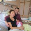 Silvesterbaby in Krumbach: Unser Bild zeigt Rosalie mit ihren glücklichen Eltern Sara und Roland Engel.