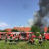 Hunderte Einsatzkräfte kämpften am Montag gegen einen Brand in Deisenhausen.