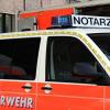 Ein Arbeiter hat sich in Obergriesbach (Kreis Aichach-Friedberg) beim Sturz von einem Gerüst schwer verletzt.